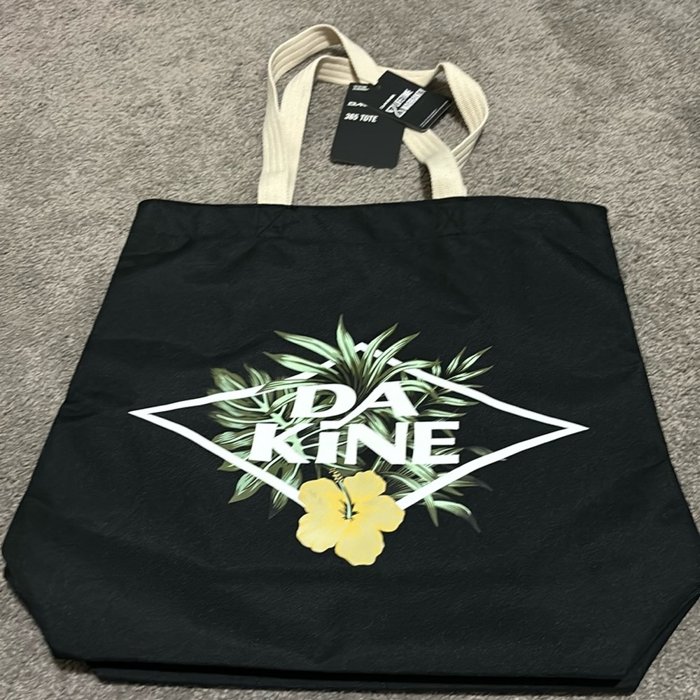 Dakine tote NWT